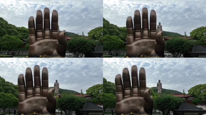 灵山胜境：巨大佛手与佛像的和谐之美