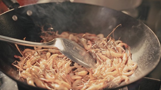 一家人晚宴做饭农村吃饭团圆欢庆节日老人