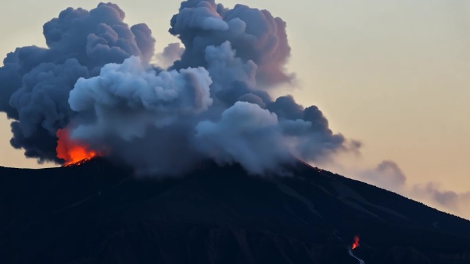 火山喷发烟尘遮天蔽日