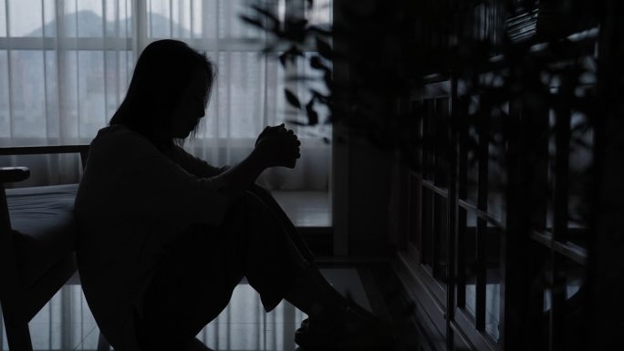 伤感抑郁焦虑痛苦的女人