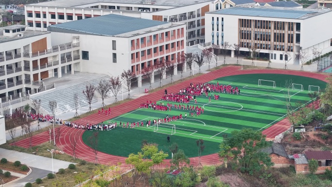 航拍瑞金长征小学升旗仪式