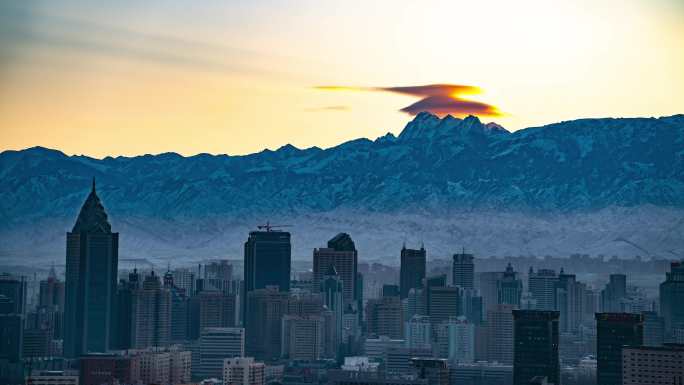 博格达峰日出延时 乌鲁木齐日出