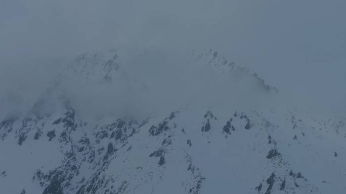 新疆阿勒泰禾木村冬季航拍风景