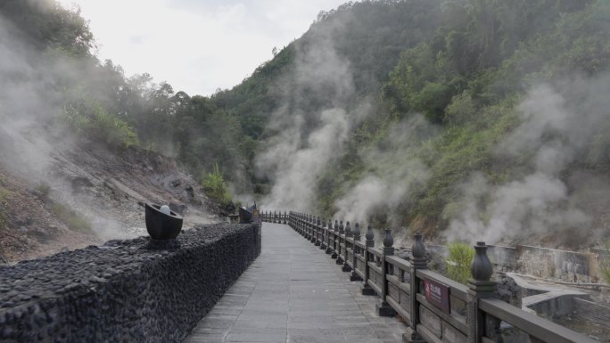 腾冲热海