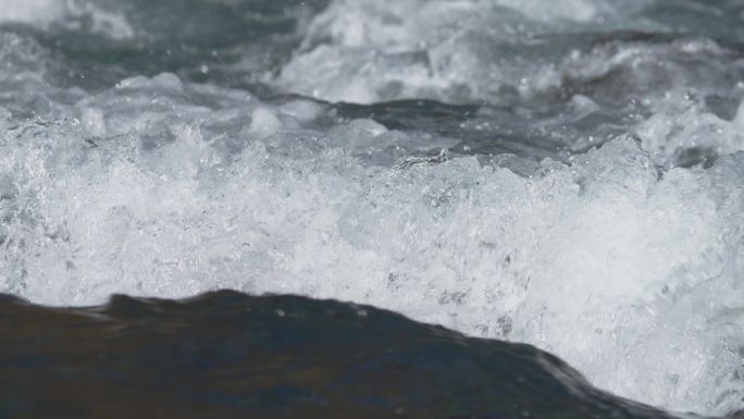 水源激流 大自然矿泉水 纯净水 水资源