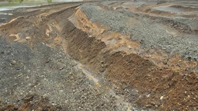 洪水冲刷后的沉积层