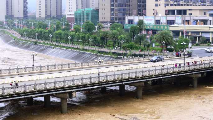 小县城发大水实拍