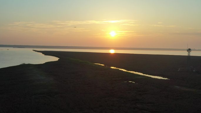 航拍湖南岳阳洞庭湖日出