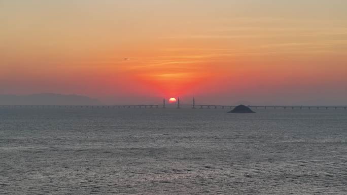 航拍港珠澳大桥海豚航道桥日出