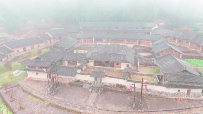 航拍雨中的泰顺土楼