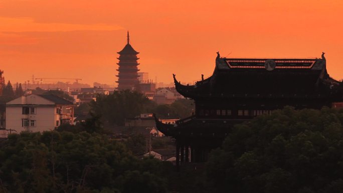 苏州古城区北寺塔园区阊门东方之门日出