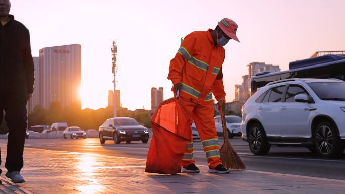 环卫工人清晨扫地