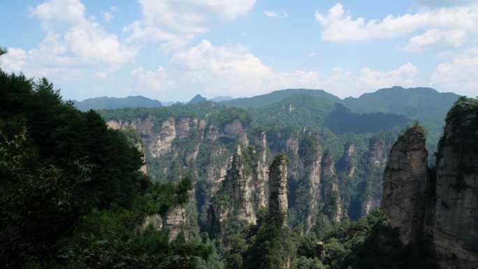 张家界，中国，戏剧性景观的航拍全景。