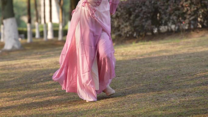 4K 实拍古风美女跳古风舞蹈