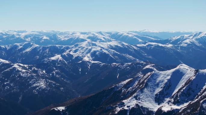 4k航拍森林草原雪山