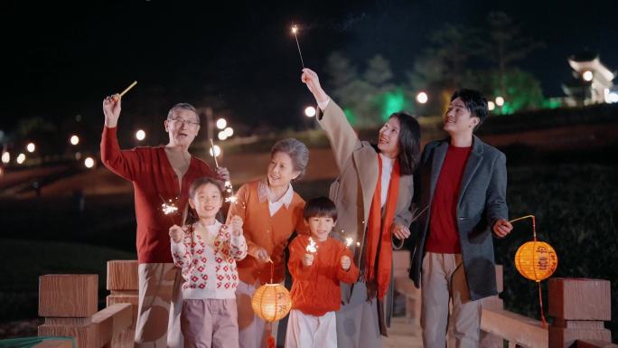 过年小孩子放烟花