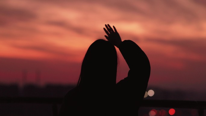 挥手告别 夕阳晚霞 女生背影 伤感背影