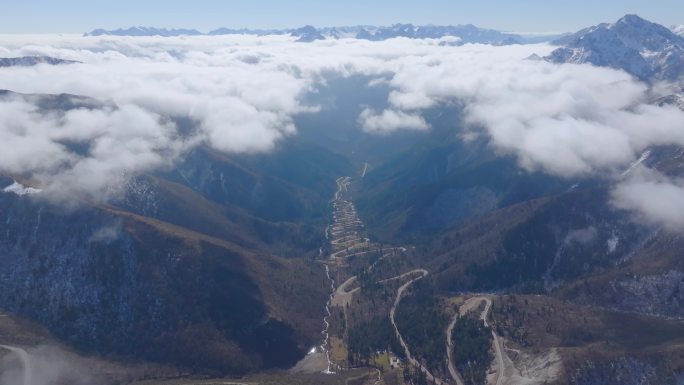 4k航拍四川神仙池28道拐山路云海