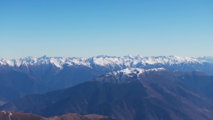 4k航拍森林草原雪山