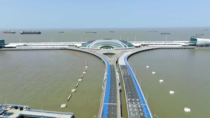 航拍上海吴淞口国际邮轮港上海邮轮中心