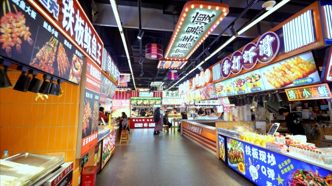 4K大范围移动拍摄实拍美食广场