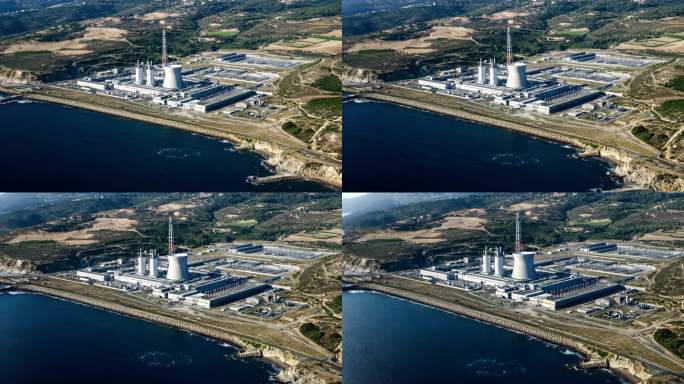 航拍海岸边的火力发电厂