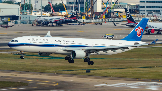 南方航空A330宽体客机降落深圳精彩瞬间