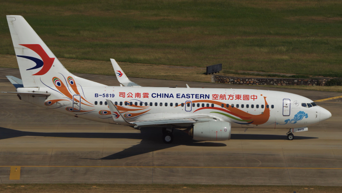 东方航空波音B737孔雀彩绘起飞过程
