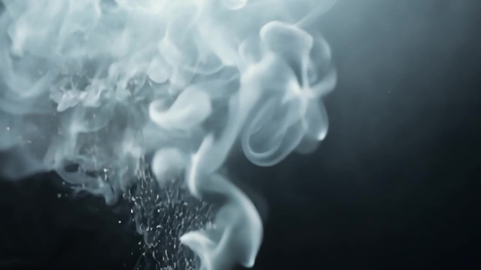 烟雾爆炸后的细微粒子浮动