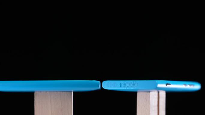 诺基亚Lumia800智能手机侧面旋转