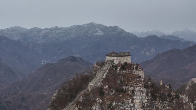 初雪后长城烽火台
