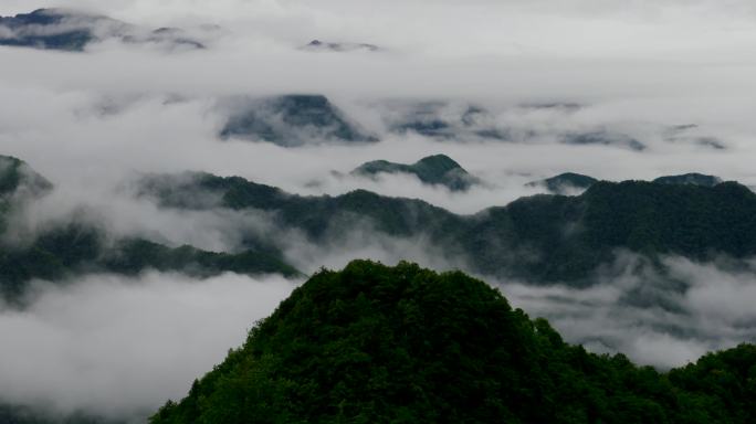 云雾山脉仙境4K航拍山峰云雾飘渺清晨迷雾