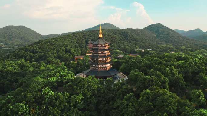 航拍西湖雷峰塔