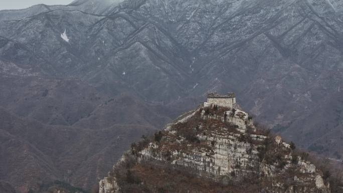 险峻的古长城烽火台