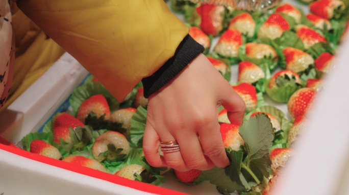 草莓 超市丹东草莓