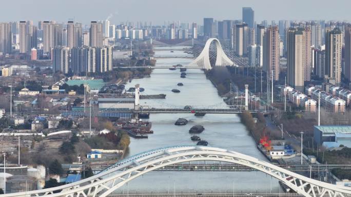 航拍京杭运河江苏淮安段运输场景