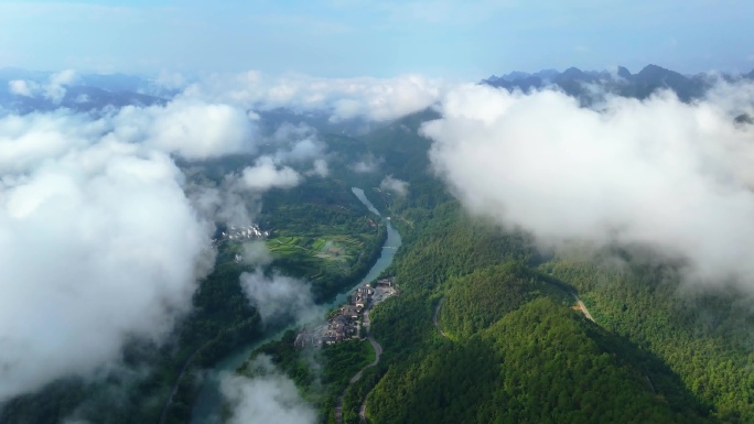 下雨航拍云雾缭绕的山水风景河流