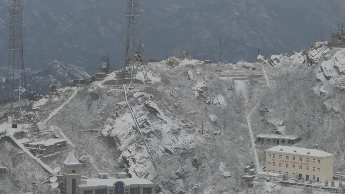 航拍山东文登昆嵛山泰礡顶冬季雪后山野风景