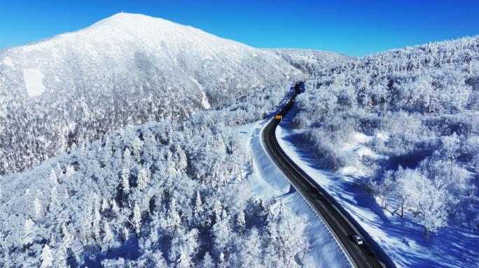 亚雪公路冬季自然风光