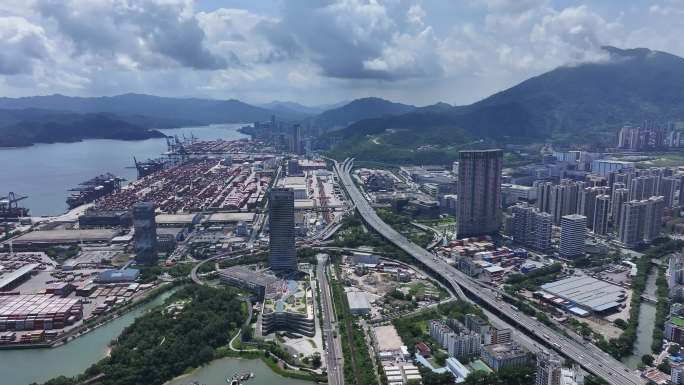 俯瞰海滨城市