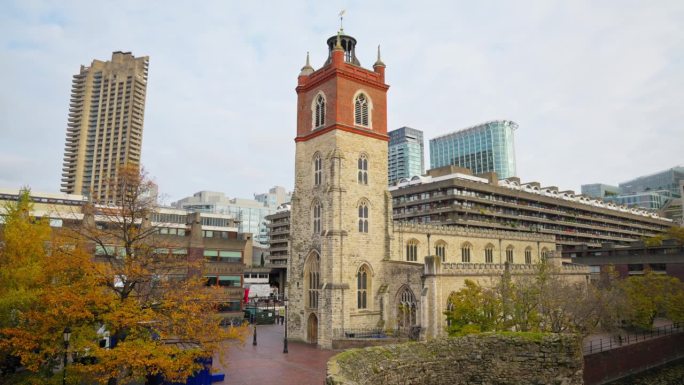 广角高角度镜头：圣吉尔斯教堂（St Giles without Cripplegate）与伦敦巴比肯