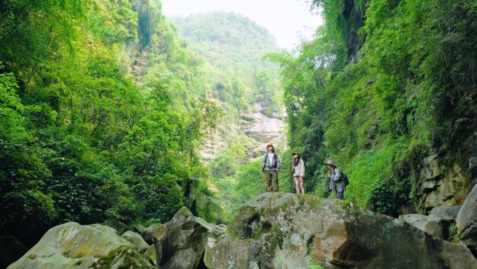 探险徒步旅游