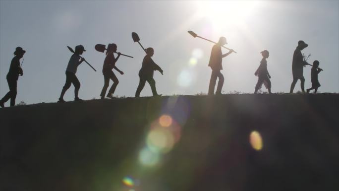 三代人沙漠防沙治沙 孩子教育