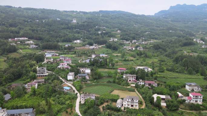 村庄田地屋舍山区农家航拍