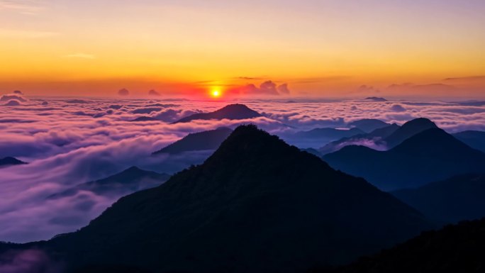 河南洛阳老君山日出云海