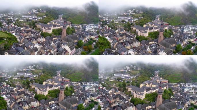 空中拍摄的教堂在城镇的住宅在大雾天气- Cochem，德国