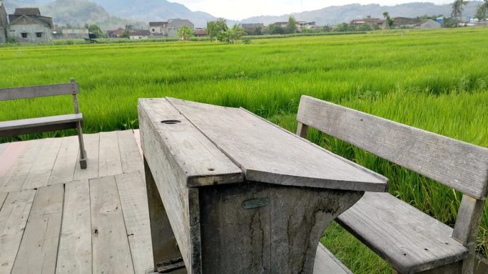 旧款学习桌椅