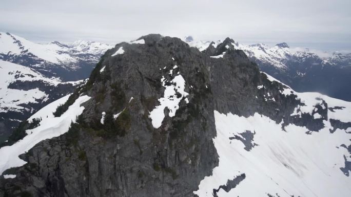 航拍:加拿大温哥华令人惊叹的雪岭和山脉