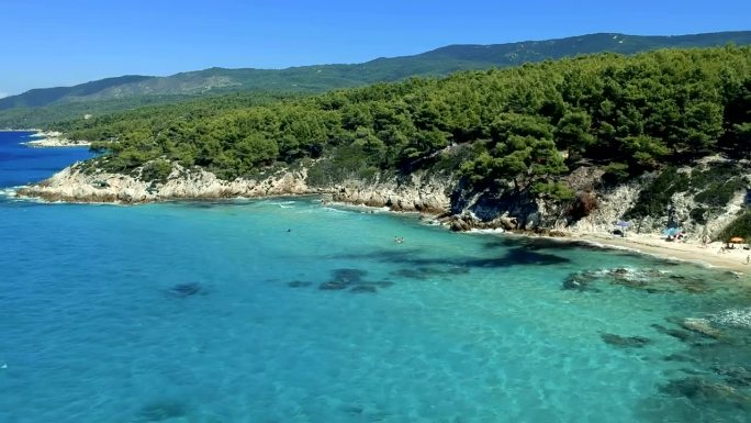 蓝色海岸线的鸟瞰图