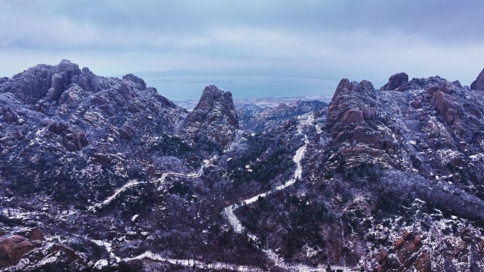 航拍雪山风光